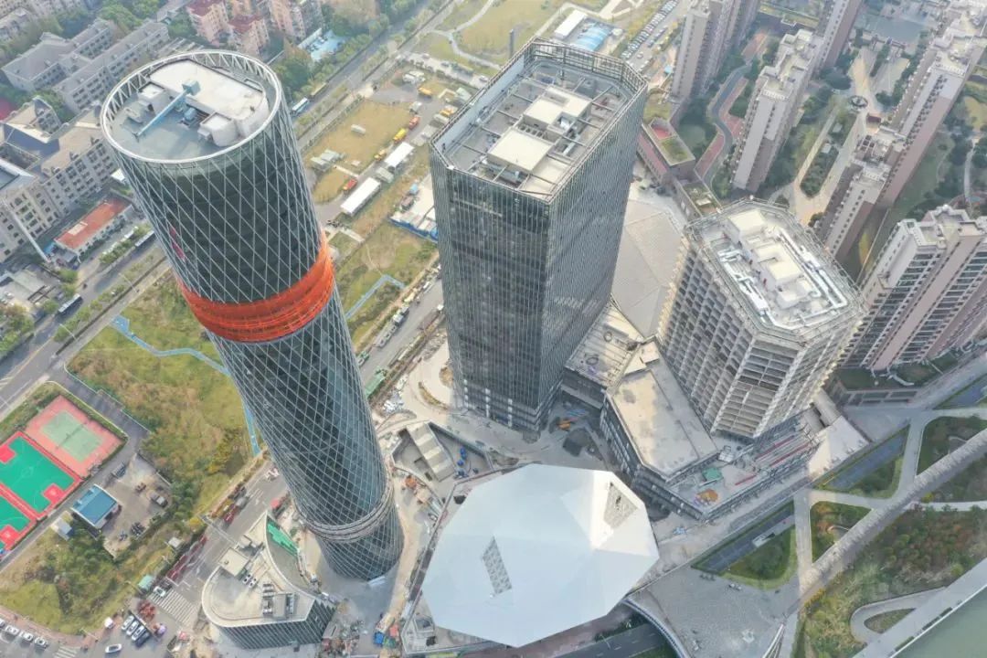 【钢结构·工程】上海长滩180米“金箍棒”观光塔的44米高钢结构整体提升(图10)