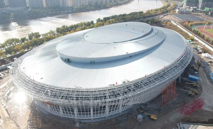 【钢结构·工程】甘肃临洮滑冰馆105米跨度椭圆形屋盖网架封顶(图2)