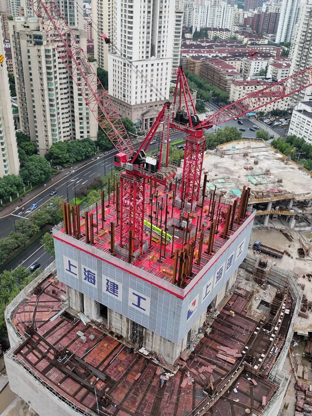 【钢结构·工程】高370米!上海“浦西第一高楼”徐家汇中心T2塔楼封顶(图3) 图片