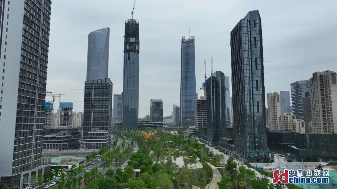 【钢结构·工程】428米“山东第一高”外框钢结构实现封顶(图2) 图片