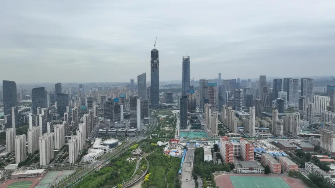 【钢结构·工程】428米“山东第一高”外框钢结构实现封顶(图6) 图片