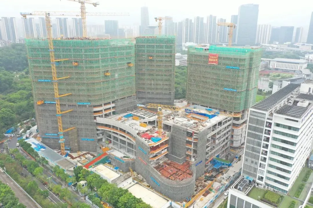 【钢结构·工程】光明区中心医院续建(二期)工程主体结构全面封顶(图3) 图片